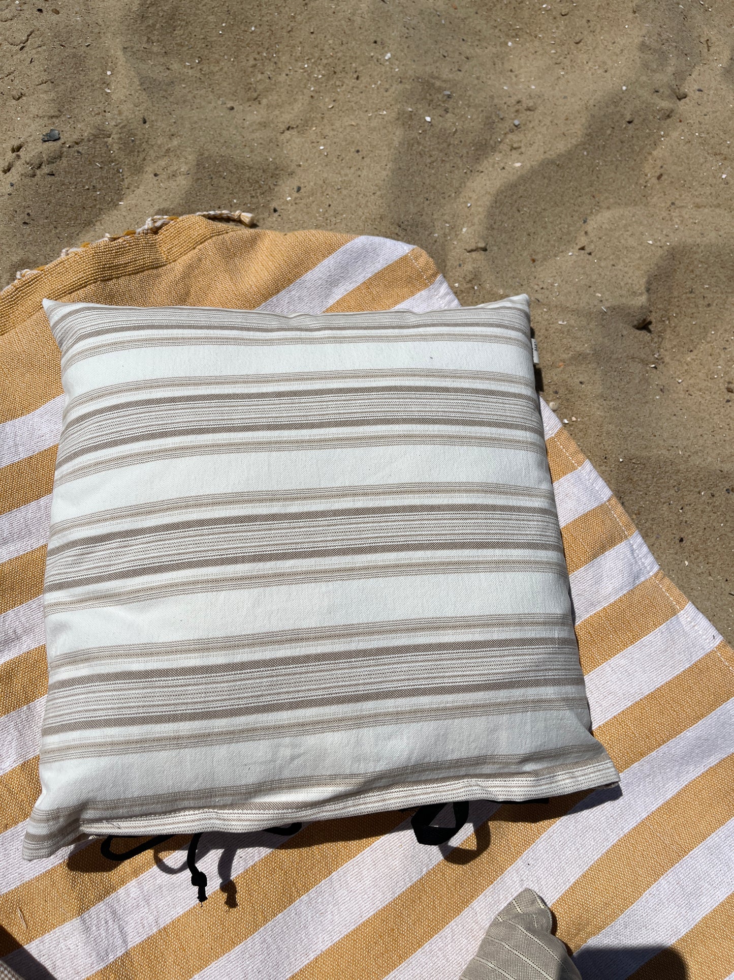 Grand coussin - Blanc rayures beige