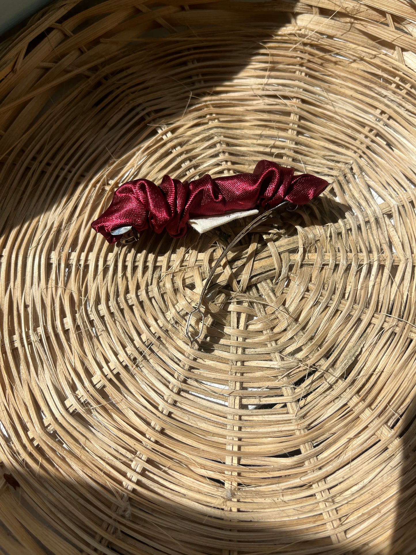 Barrette Plissée Rouge Satiné