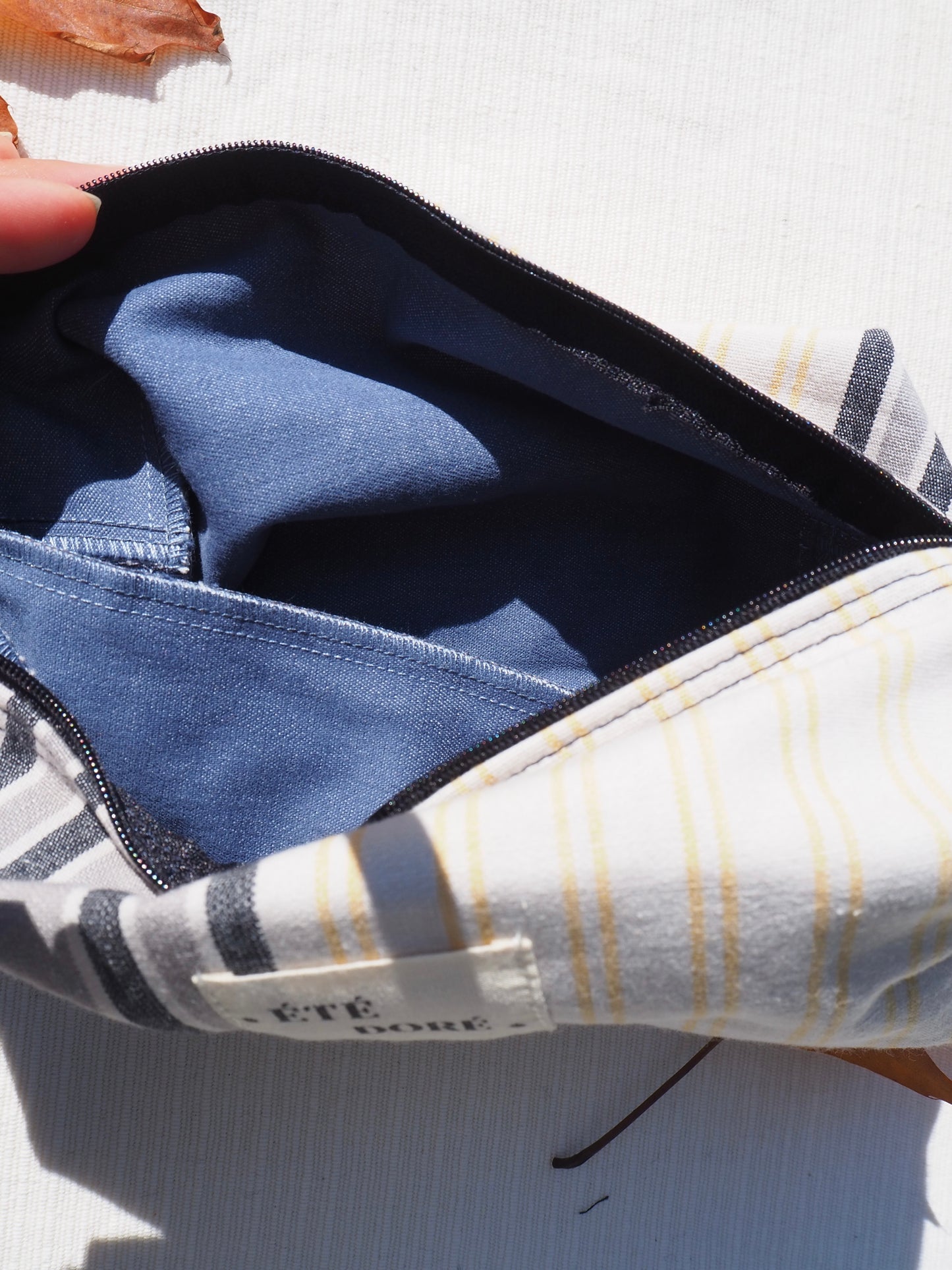Trousse carrée - Rayures grises en jaunes