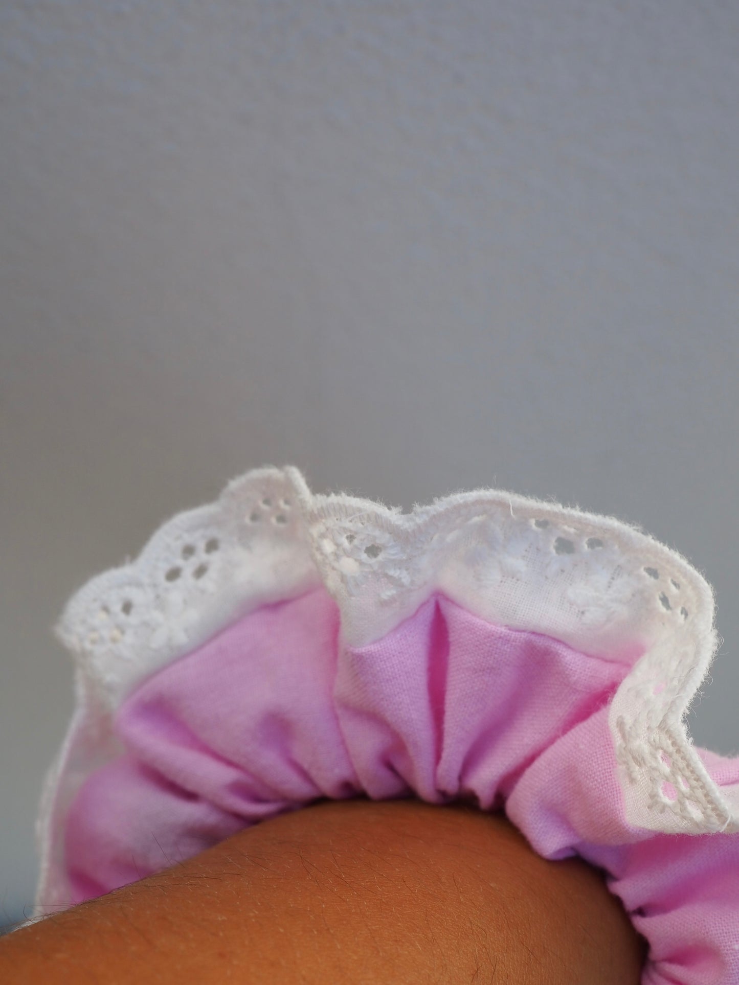 Chouchou liseret dentelle - Rose pâle