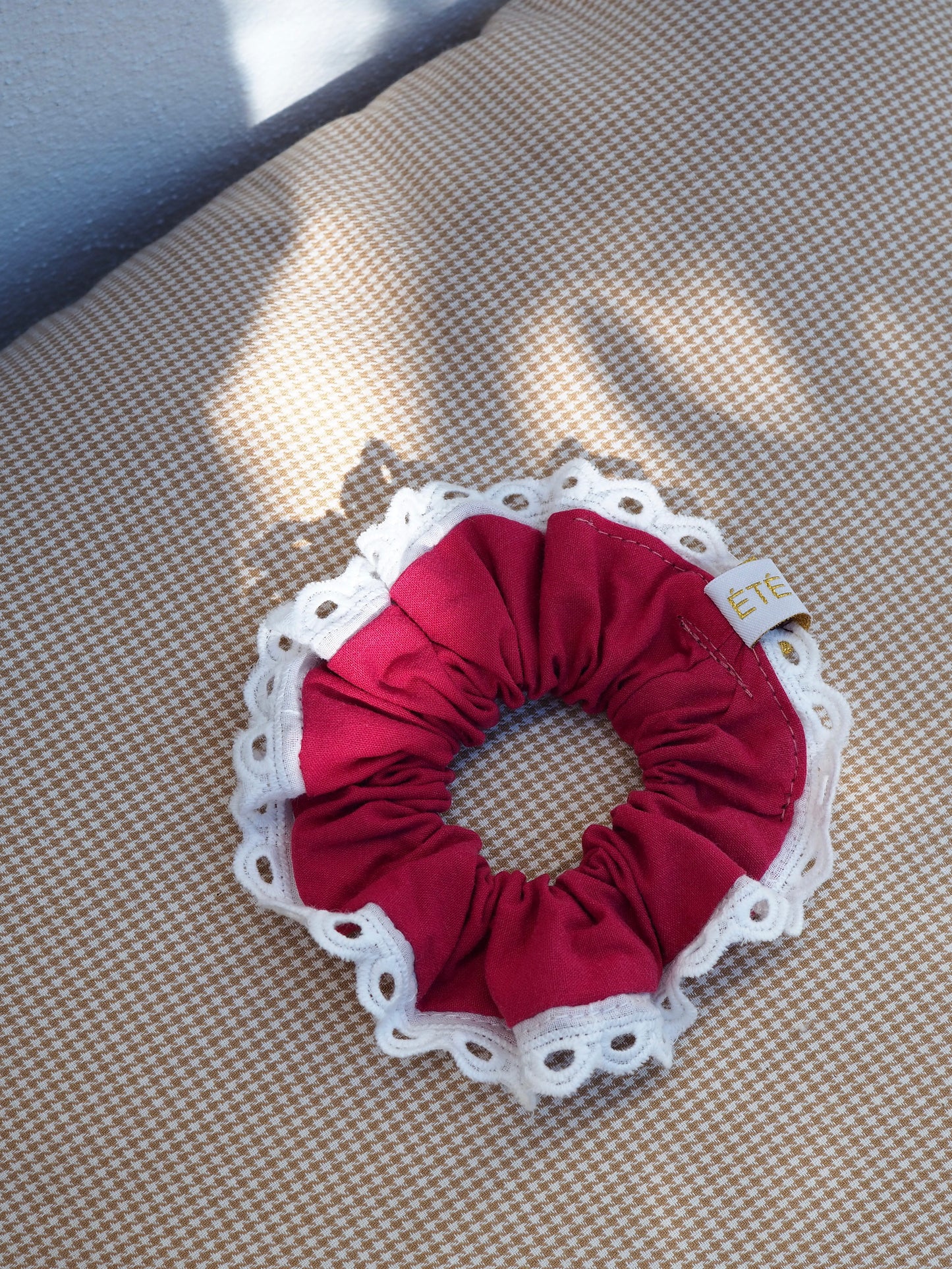 Chouchou liseret dentelle ovale - Framboise