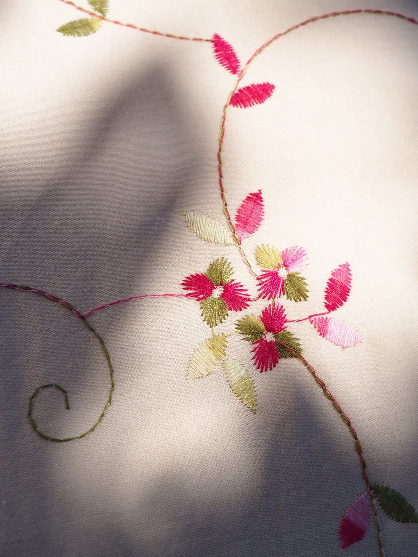 Grand coussin - Fleurs brodées